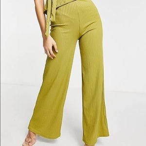 ASOS Club L London / petite green 2 piece top and bottom set / UK4 / US1